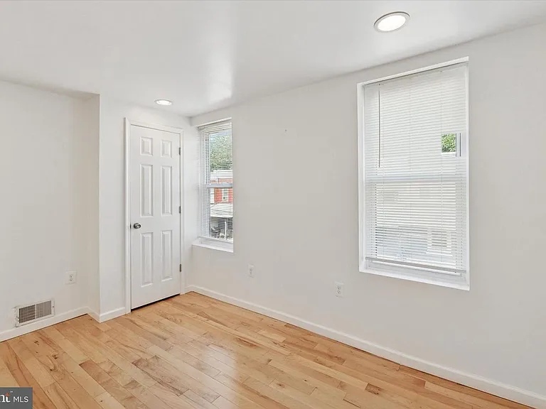 1313 S Stanley St — Photo 6