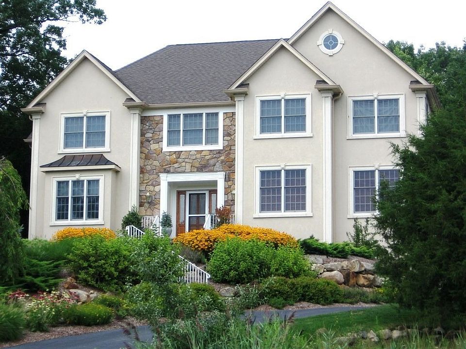 2002 Stucco & Stone Colonial