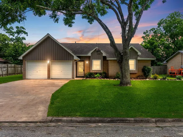 3925 Heatherglen St, Bay City, TX 77414