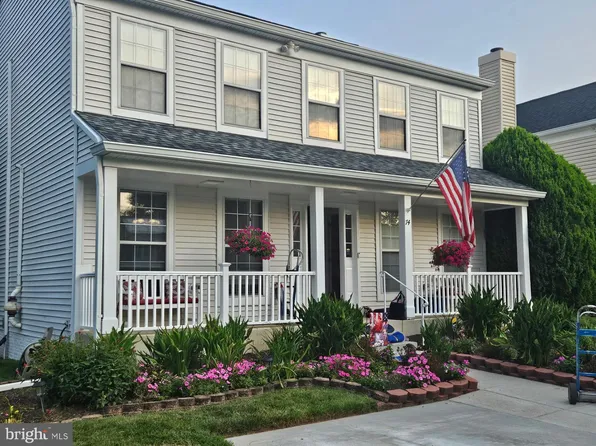 74 McPherson Cir, Sterling, VA 20165