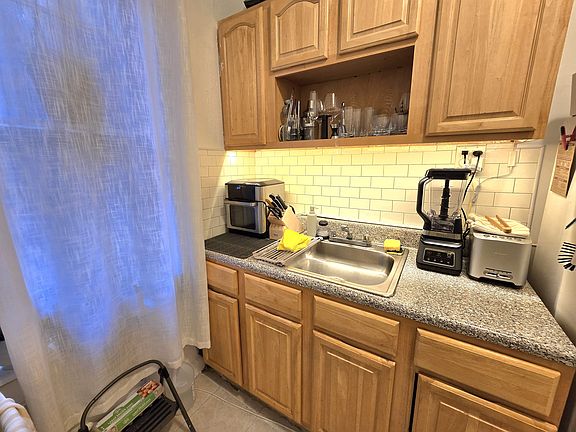 5th image of 738 E 21st St #A1