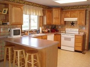 1061 Blossom Ln, Zanesville, OH 43701