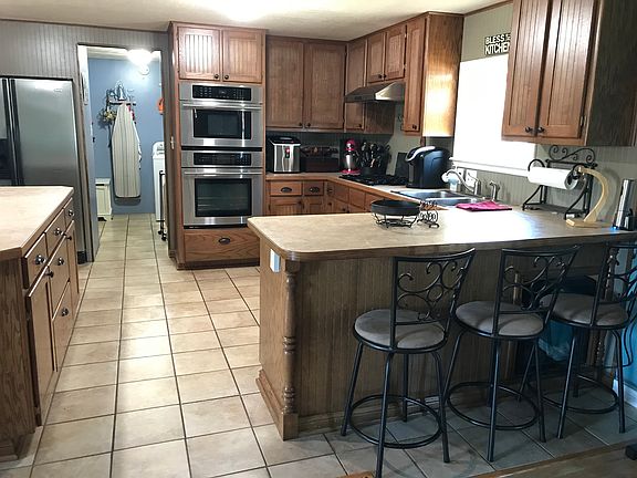 3rd image of 720 Emerson Ave