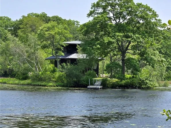 17 Jamaica Way, North Kingstown, RI 02852