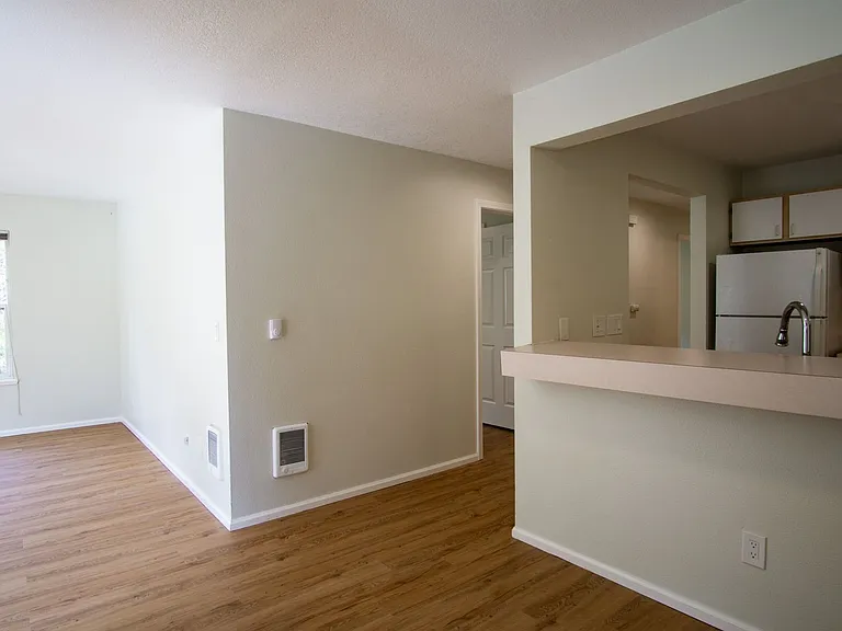 245 SW Hooker St #3 — Photo 5