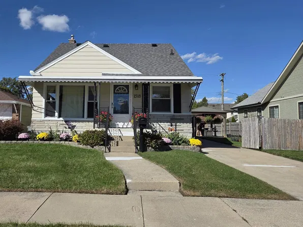 1518 Sycamore St, Wyandotte, MI 48192