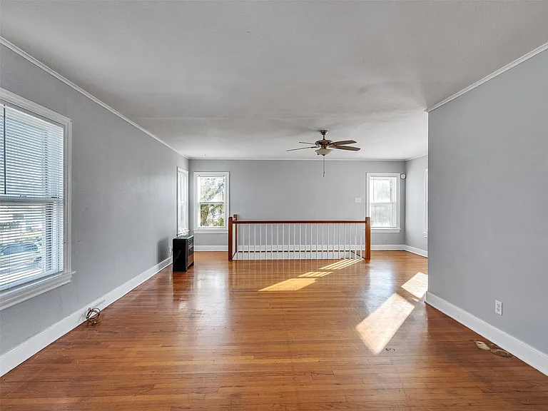 5019 Avenue M 1/2 — Photo 10