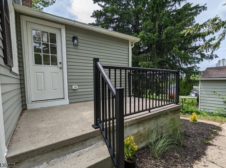 439 Victory Ave — Photo 21