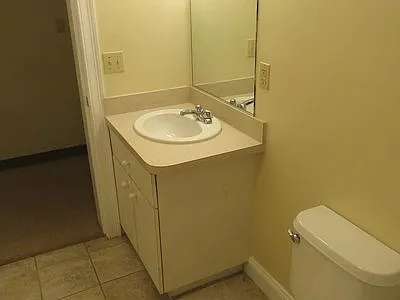 3 bed, 1.5 bath, 1450 sqft, $4,495 — Photo 2