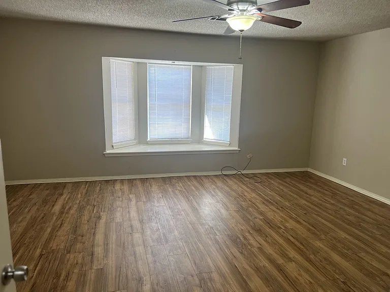 6213 NW Birch Ave — Photo 8