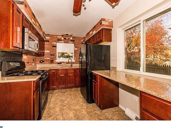 5th image of 735 E Birchtree Ln
