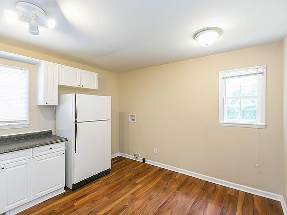 4th image of 1422 Oak Hill Dr