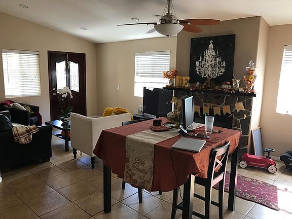 Dining room / fire place