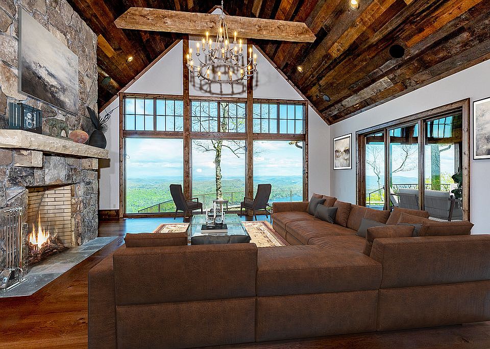 Floor to ceiling fireplace 