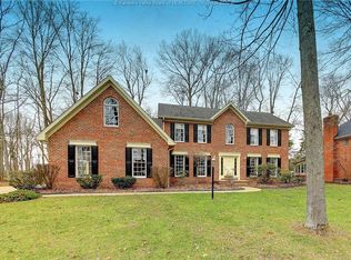 2 Country Club Dr, Hurricane, WV 25526