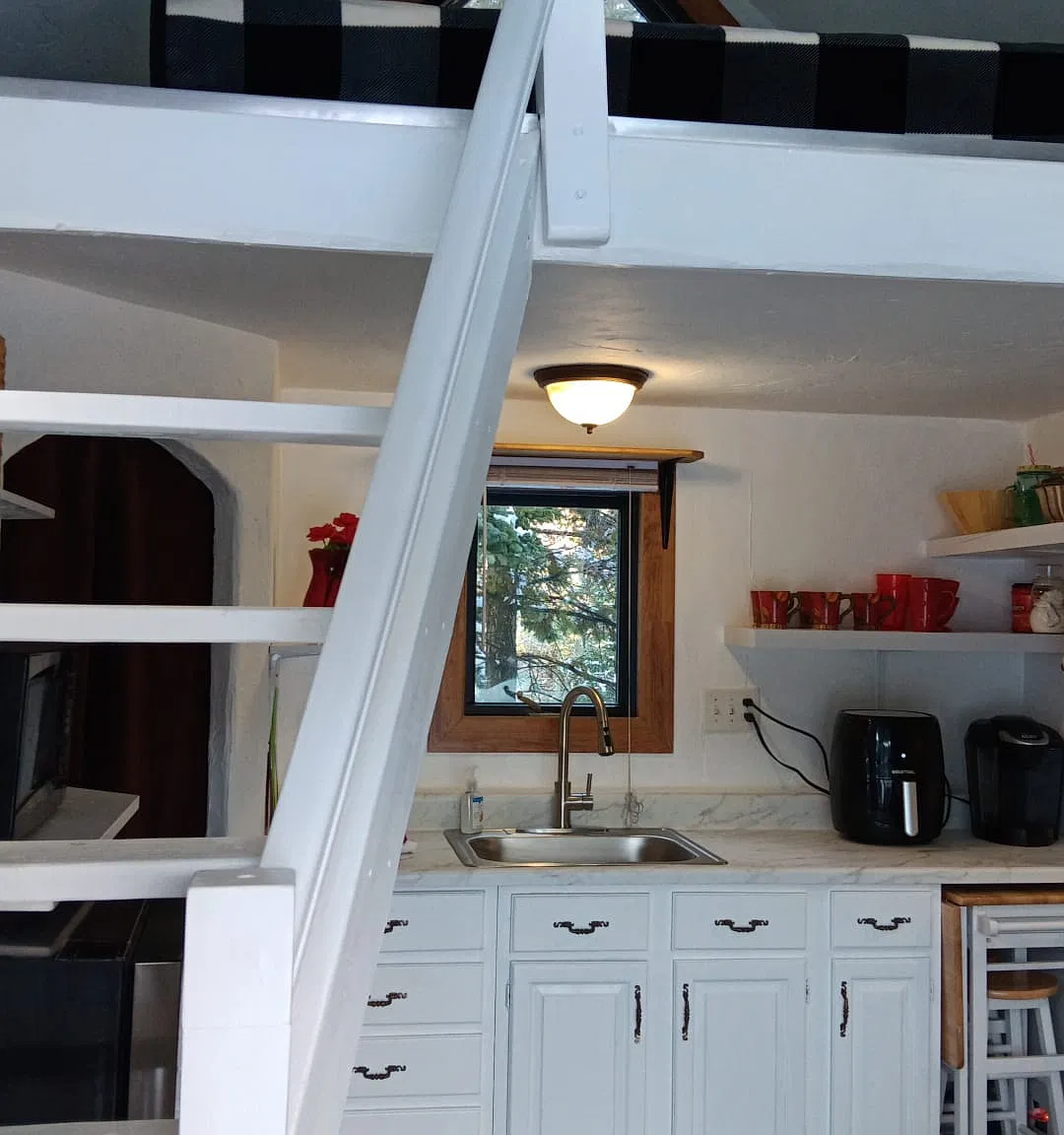 Studio, 250 sqft, $1,000 — Photo 4