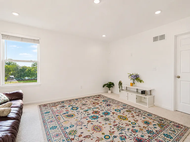 51172 Quaker Ln — Photo 49