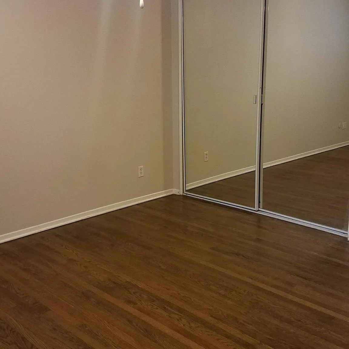 4 bed, 2300 sqft, $875 — Photo 4
