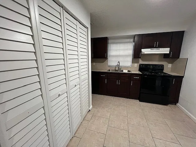 4 bed, 1344 sqft, $2,300 — Photo 3