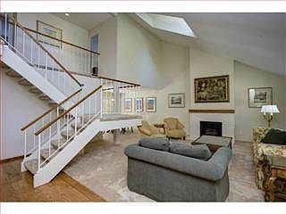 4th image of 369 Saint Andrews Ln