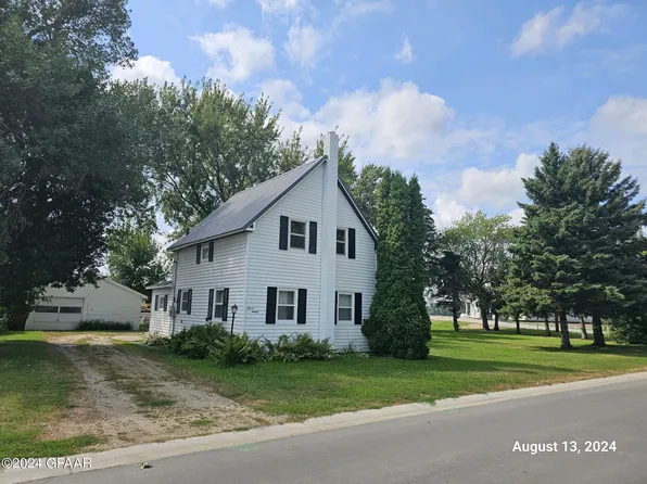 720 W Front St, Larimore, ND 58251