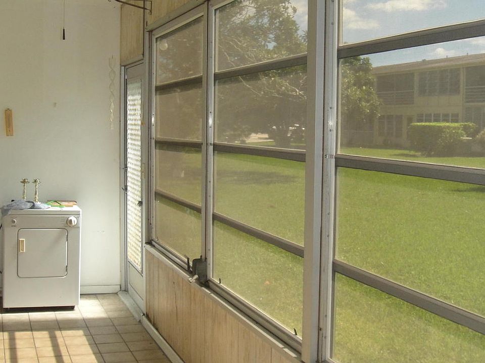 1st image of 325 Camden N #3250