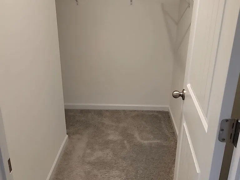 497 Hillsborough Dr — Photo 16