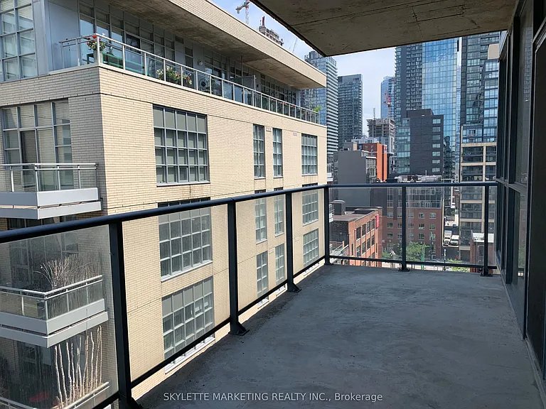 478 King St W #1017 — Photo 10