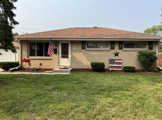 N89W15350 Cleveland Ave, Menomonee Falls, WI 53051