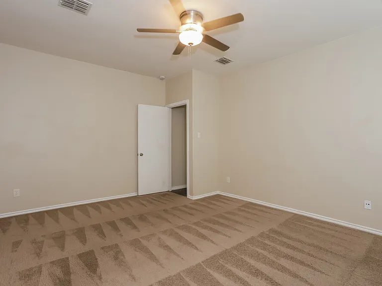 636 Horn St — Photo 9