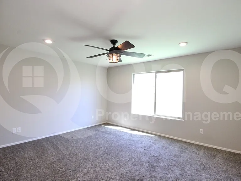1877 W Overland St — Photo 12