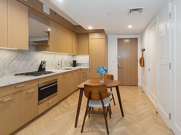 4th image of 300 W 122nd St #3F