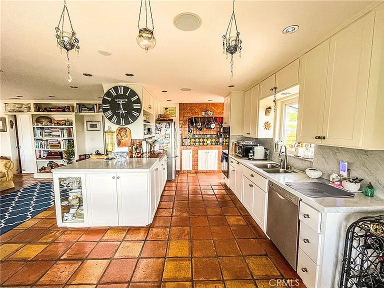 30722 Marilyn Dr — Photo 5