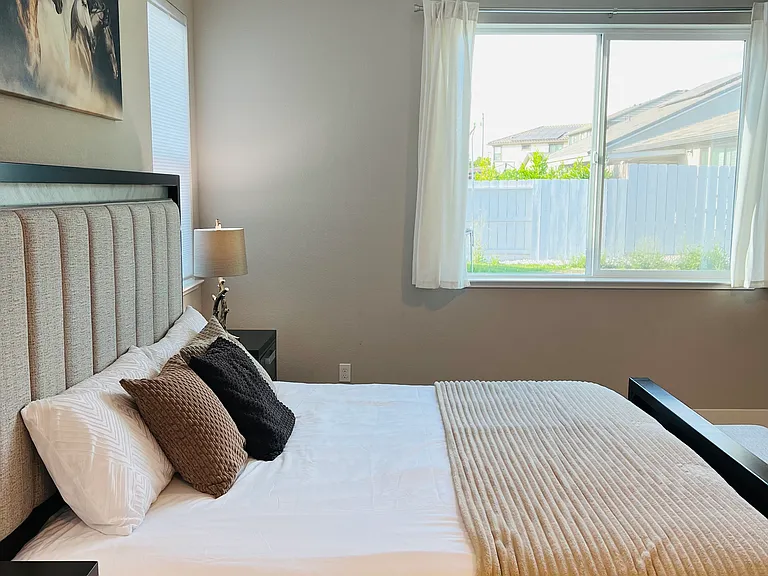Radiance Ln — Photo 15