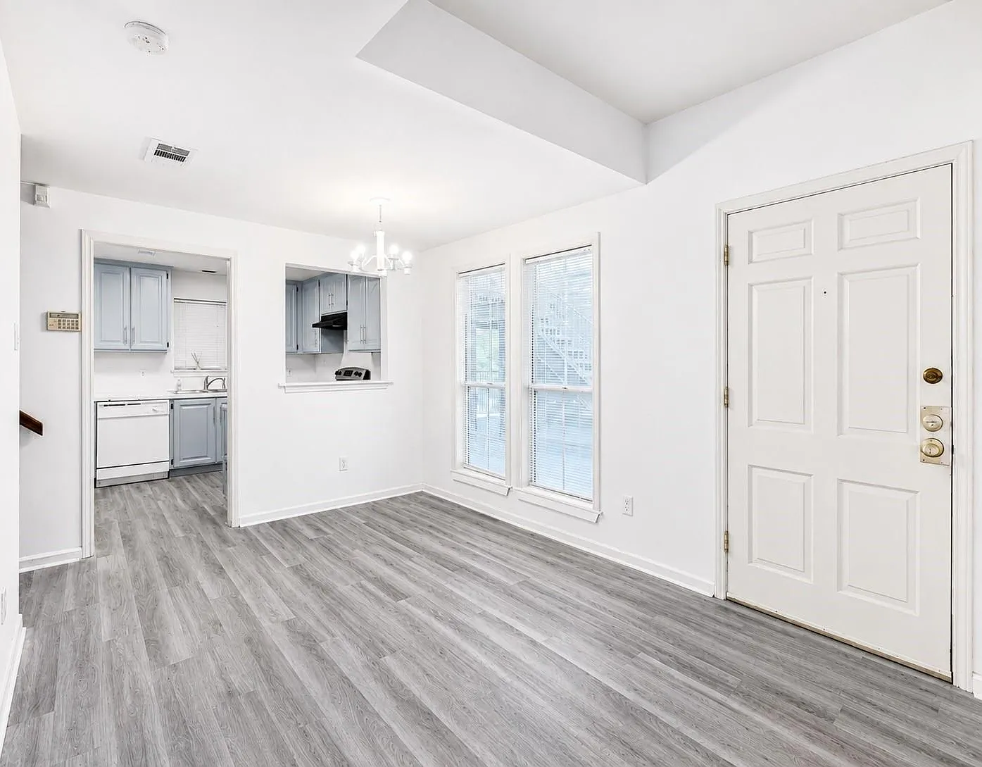 2 bed, 1.5 bath, 894 sqft, $2,050 — Photo 1
