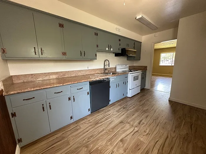 6807 N El Dorado St — Photo 13