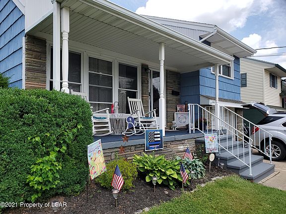 3rd image of 794 Woodland Dr