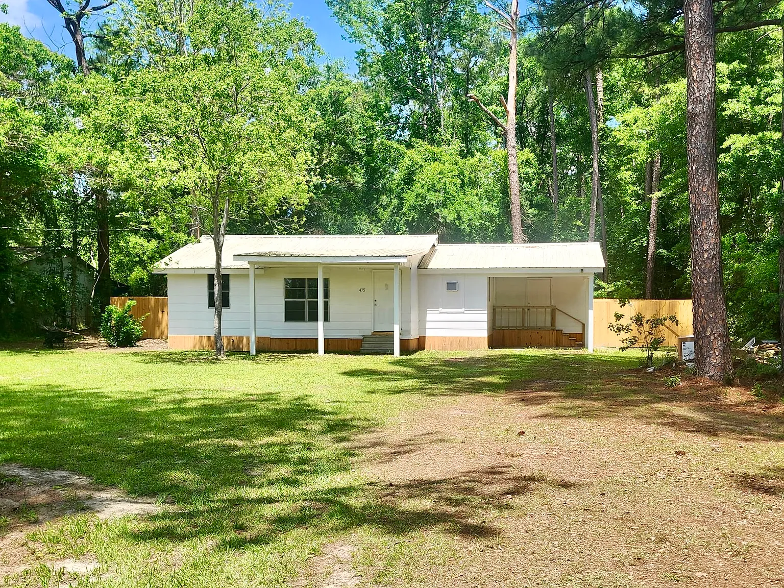 3 bed, 1002 sqft, $1,050 — Photo 1