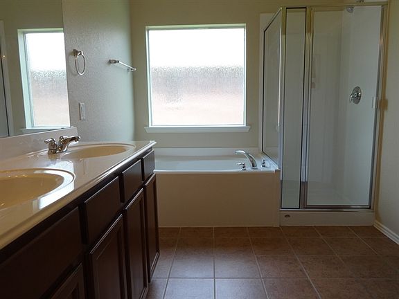 5th image of 1714 Chestnut Glen Ct
