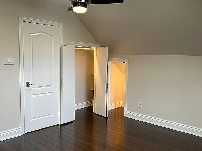 900 Avenue Rd #3 — Photo 29