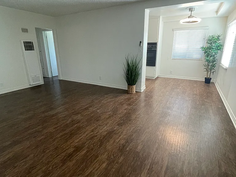 10715 La Reina Ave #A — Photo 13