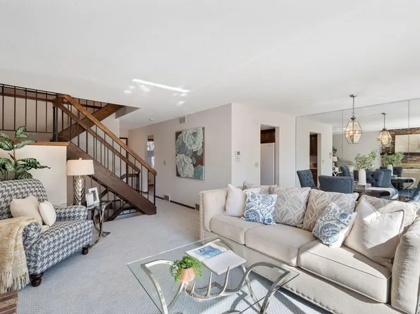 9712 Mill Creek Dr, Eden Prairie, MN 55347