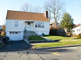 320 Berkeley Rd, Fairfield, CT 06825