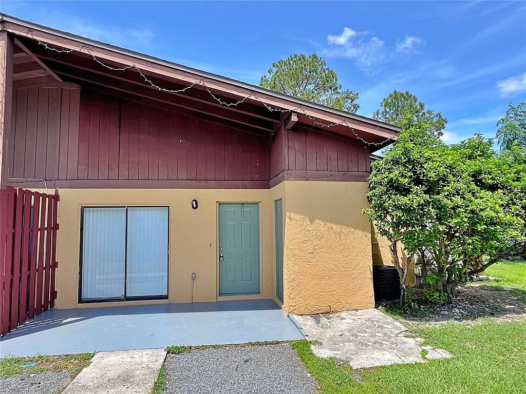 2 bed, 2.0 bath, 930 sqft, $1,550 — Photo 2