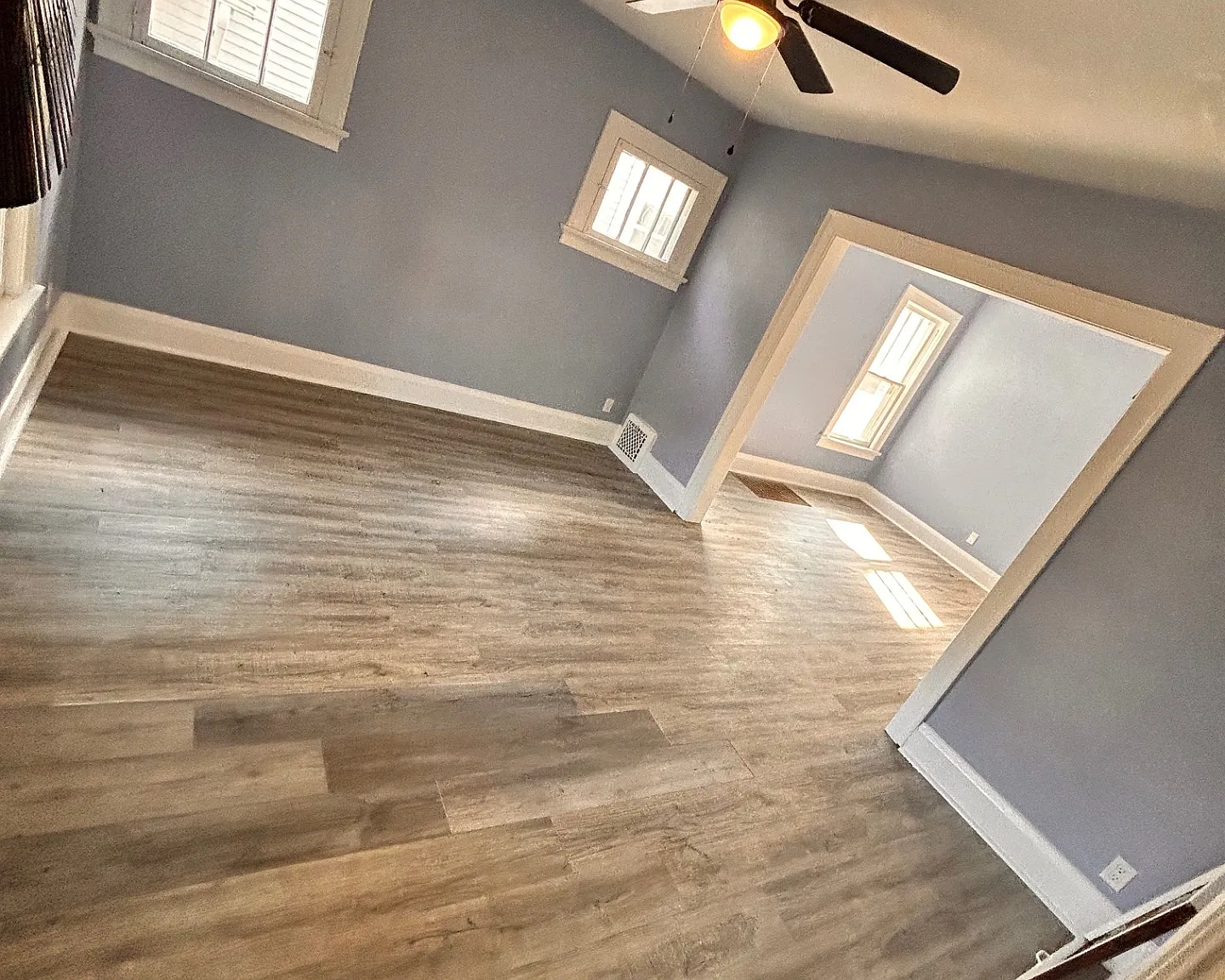 2 bed, 1000 sqft, $895 — Photo 2