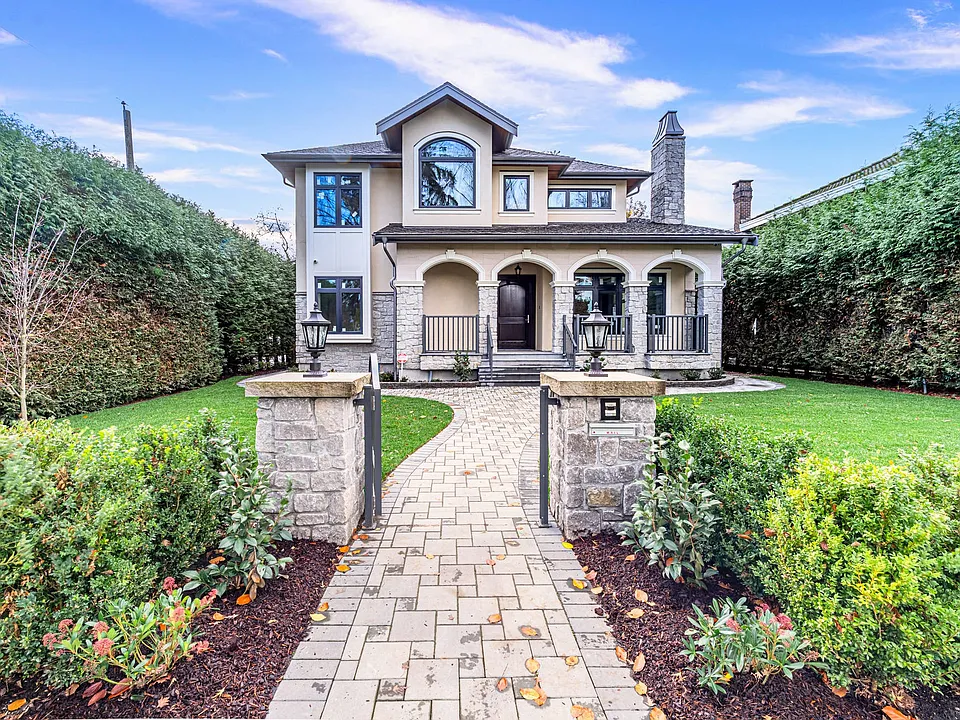 1030 Devonshire Cres