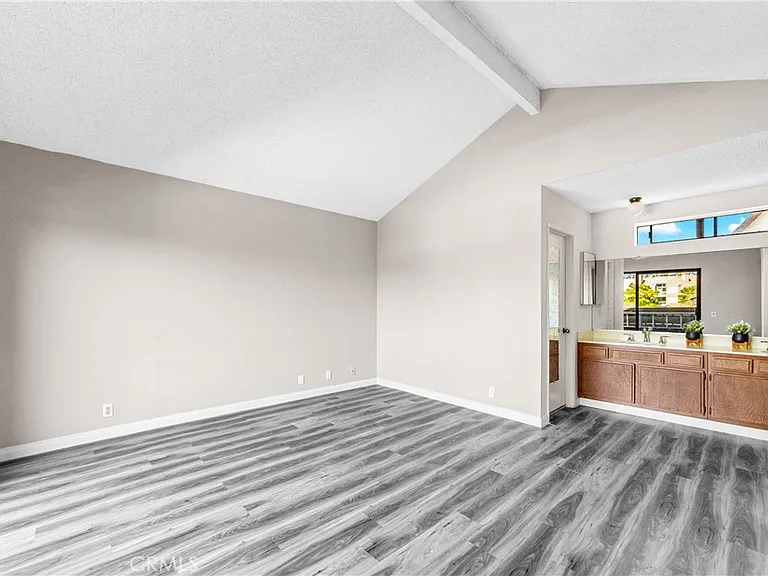 1407 Lakeside Ln — Photo 48