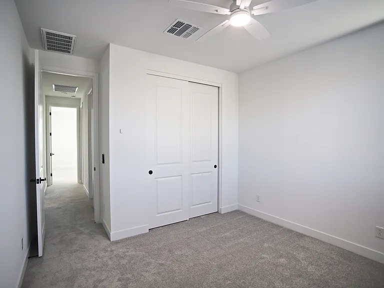 745 W Sparrow Dr — Photo 26