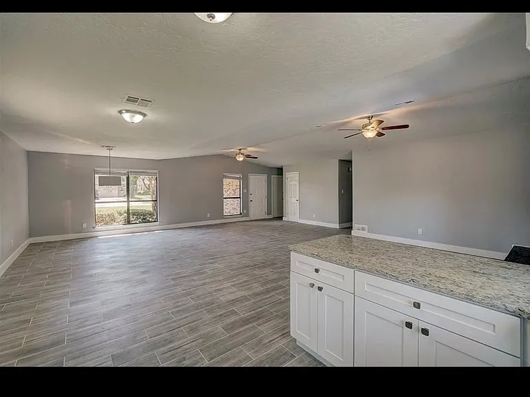 7107 NW Birch Pl — Photo 3