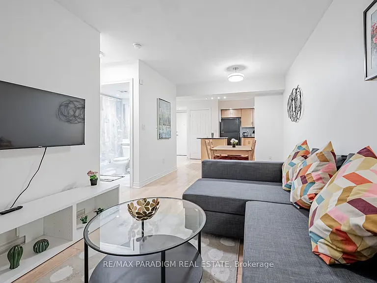250 Wellington St W #228 — Photo 6